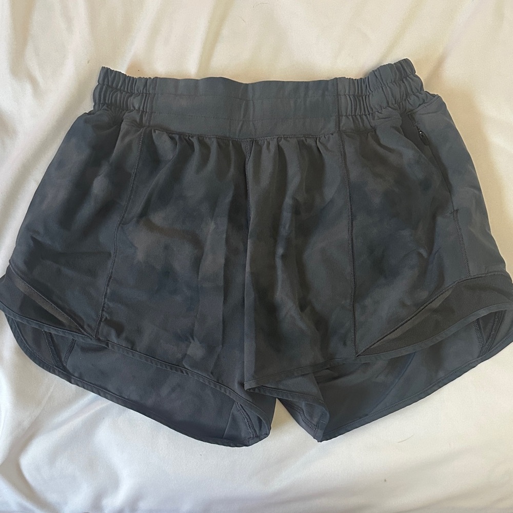 lululemon athletica Hotty Hot Low-Rise Lined Short 4”